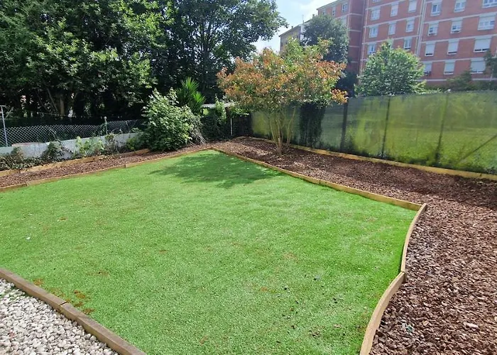 Los Jardines De La Catedral - Vut-4276-As Y Vut-4278-As