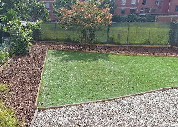 Los Jardines De La Catedral - Vut-4276-As Y Vut-4278-As